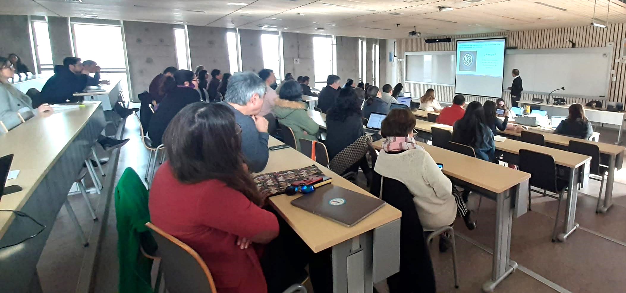 Docentes UC participaron en taller sobre Integridad Académica en la era de la Inteligencia Artificial 